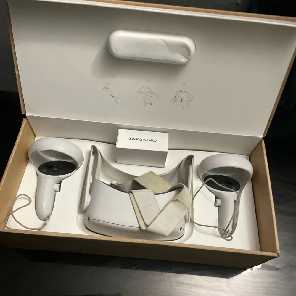 Oculus VR Headset with Controllers - White